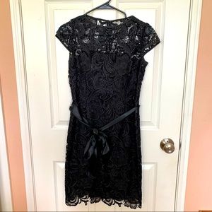 Adrianna Papell Cap Sleeve lace dress in black